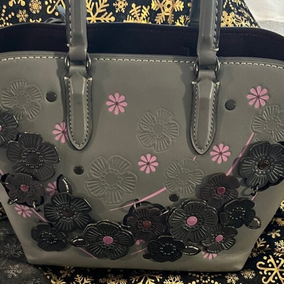 Coach Dakotah Linked Tea Rose Bag And Matching Clutch Wallet With 2 Charms! - Picture 3 of 8